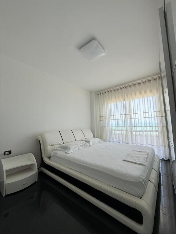 🏡 Jepet me qira afatgjatë apartament 1+1 – Vijë e Parë, Shkëmbi i Kavajës