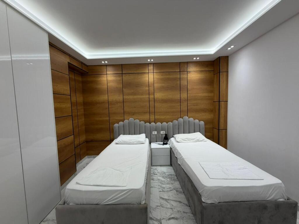 Shitet Apartament 2+1