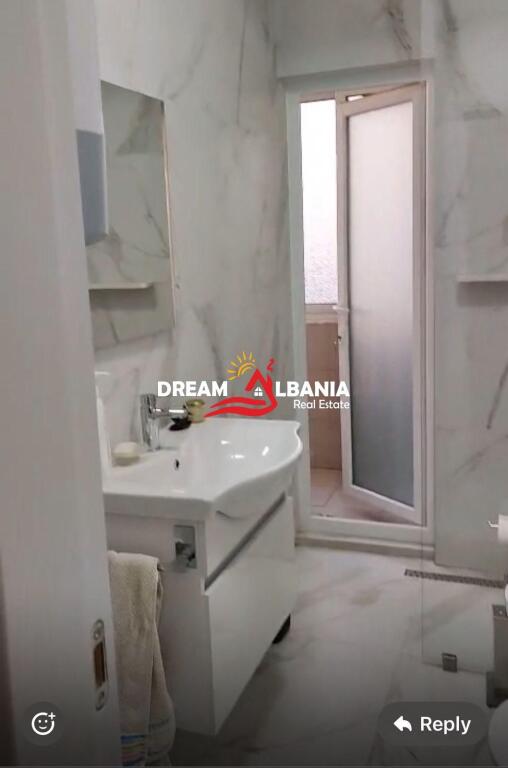 Ambjent zyrash me qera prane Kryqezimit te 21 Dhjetorit, Tirane ID (42611394)