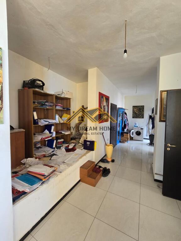 SHITET APARTAMENT 2+1+2+VERAND ME PISHIN TEK SHKEMBI I KAVAJES!!