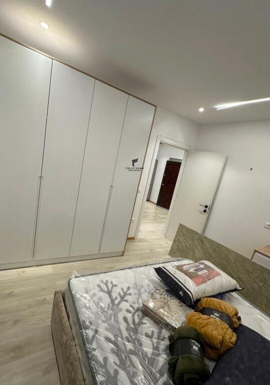 APARTAMENT ME QERA 1+1 ZOGU I ZI 70.000 LEKE