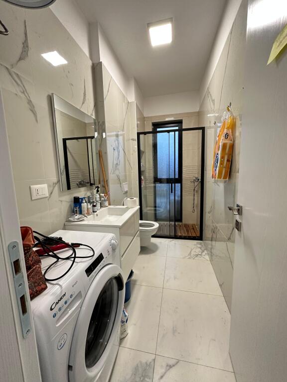 🏡 Appartamento 1+1 in affitto 📍 Via Dibrës, complesso Arlis Costruzioni, vicino alla Farmacia 10💶 Prezzo: 550 €/mese