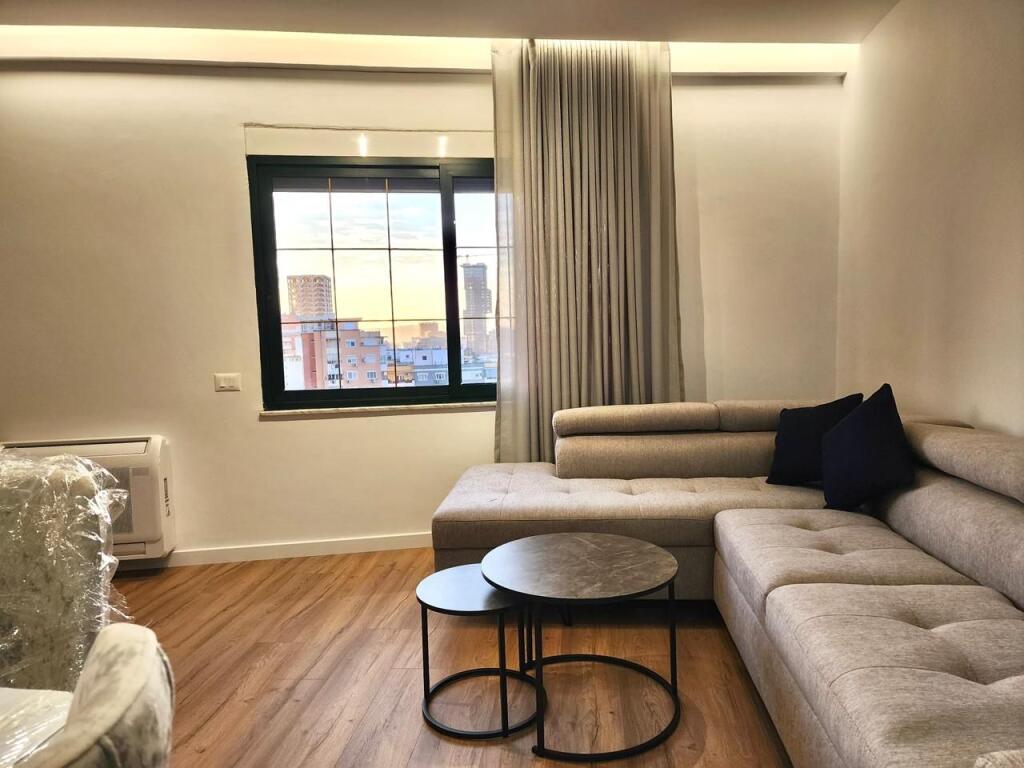 Apartament Premium 3+1+2wc në Qendër – Pazari i Ri- Spar  | 140 m² | Hera e Parë me Qira ( Akoma në qese Mobilimi) 1200 EU🔥* (Qira)