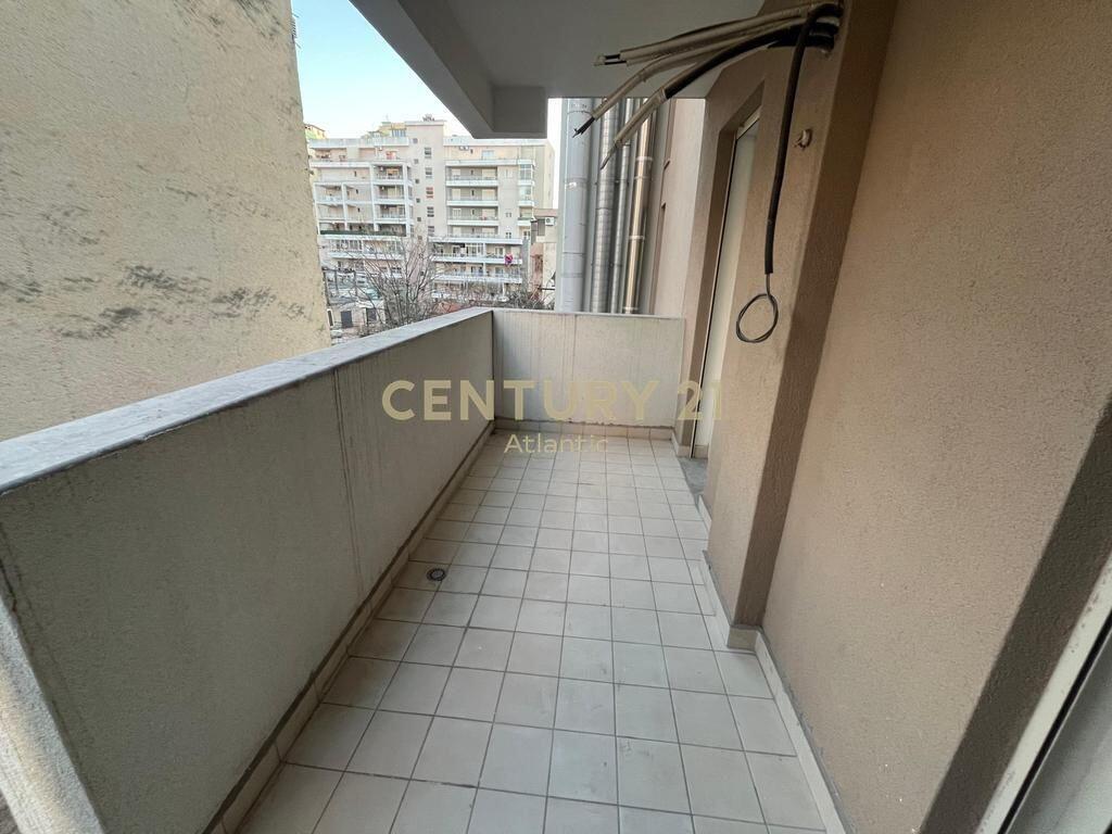 JEPET ME QERA SUPER APARTAMENT 2+1 TEK ISH RAJONI NE DURRES !