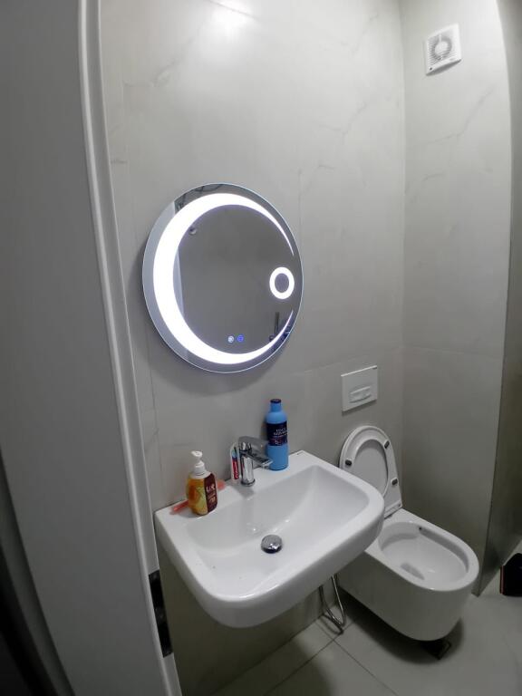 🏢Ne zonen e Ali Demit,Rezidenca Kadiu jepet me qera apartament,1+1,i sapo mobiluar 40,000Leke      