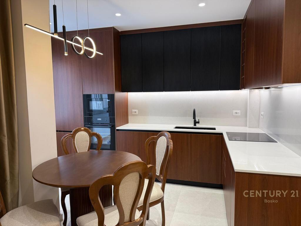 Apartment 2+1+2 for rent on Mina Peza street – sought-after area, excellent lighting and new furnishing