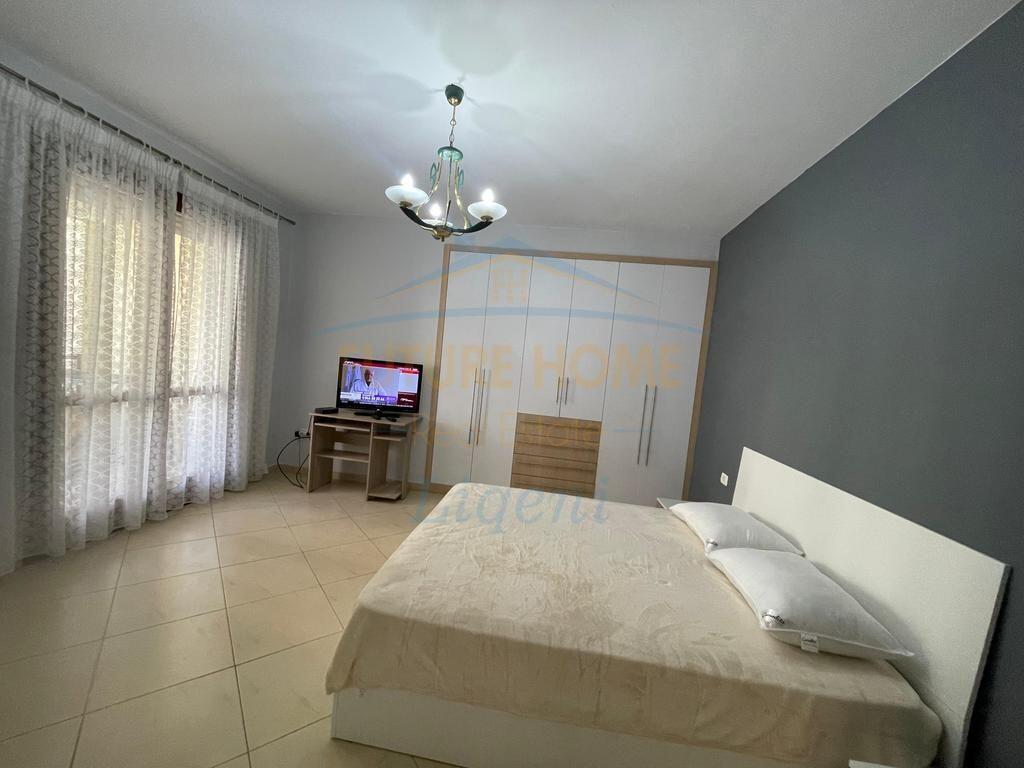 Qera, Apartament 2+1+2+Post Parkimi, Kopshti Botanik, Tiranë