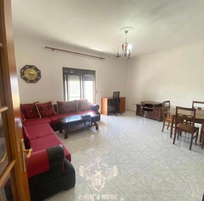 APPARTAMENTO IN AFFITTO 2+1+2 con balcone  💰 Prezzo: 300€ / Mese netto📍 Posizione: Mercato Frutta e Verdura Durazzo