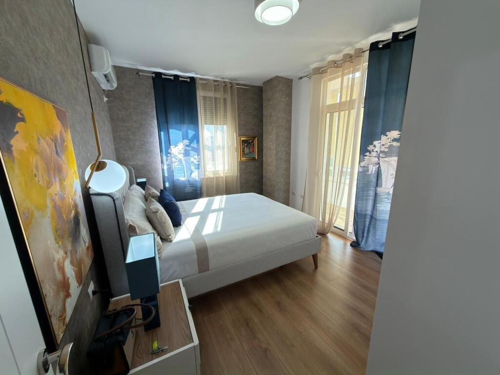 Shitet Apartament 1+1 Mozaiku i tiranes