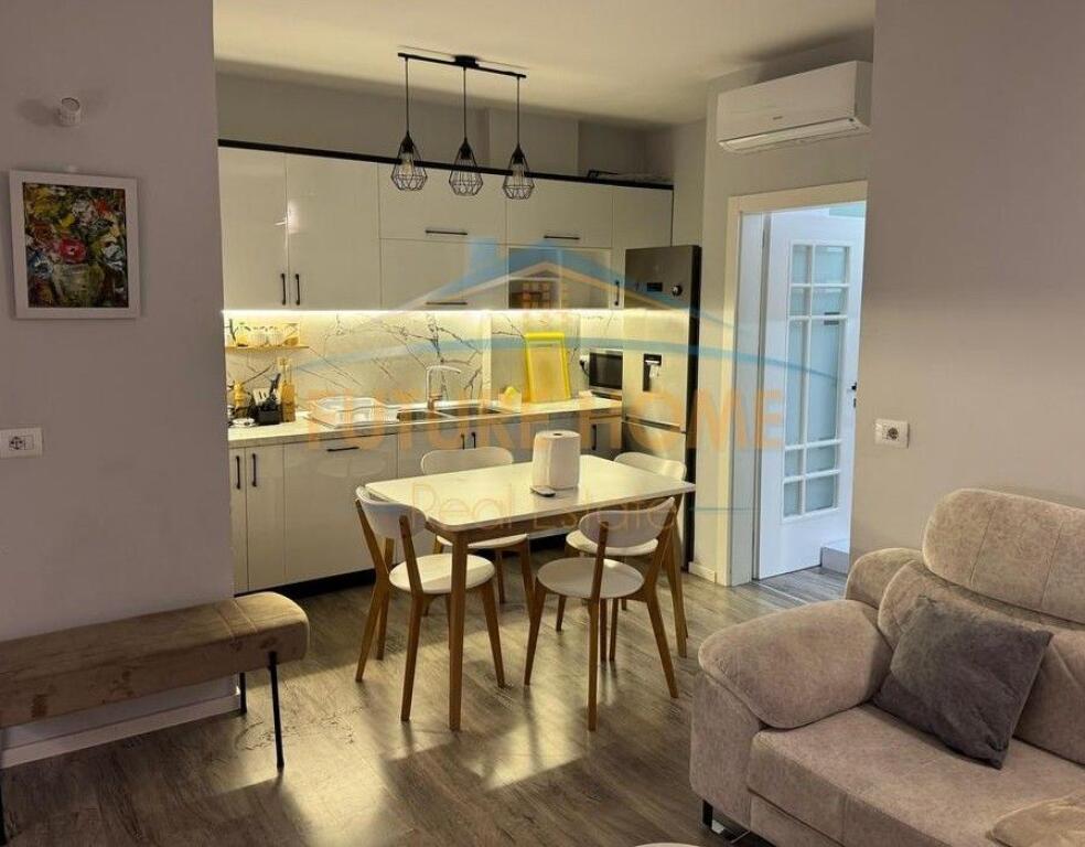 Qira, Apartament 2+1, Stacioni i Trenit