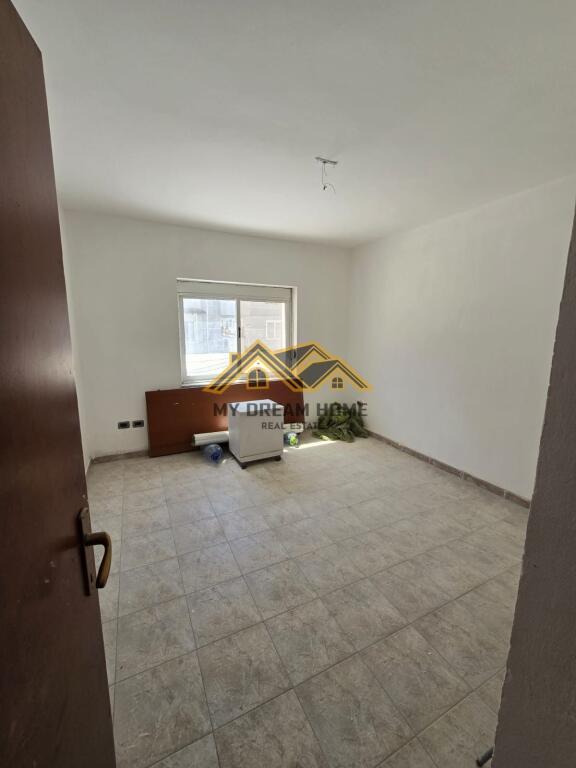 SHITEN 2 APARTAMENTE 2+1+ 200m2 VERAND AFER SHKOLLES 2 GJELAT DURRES!