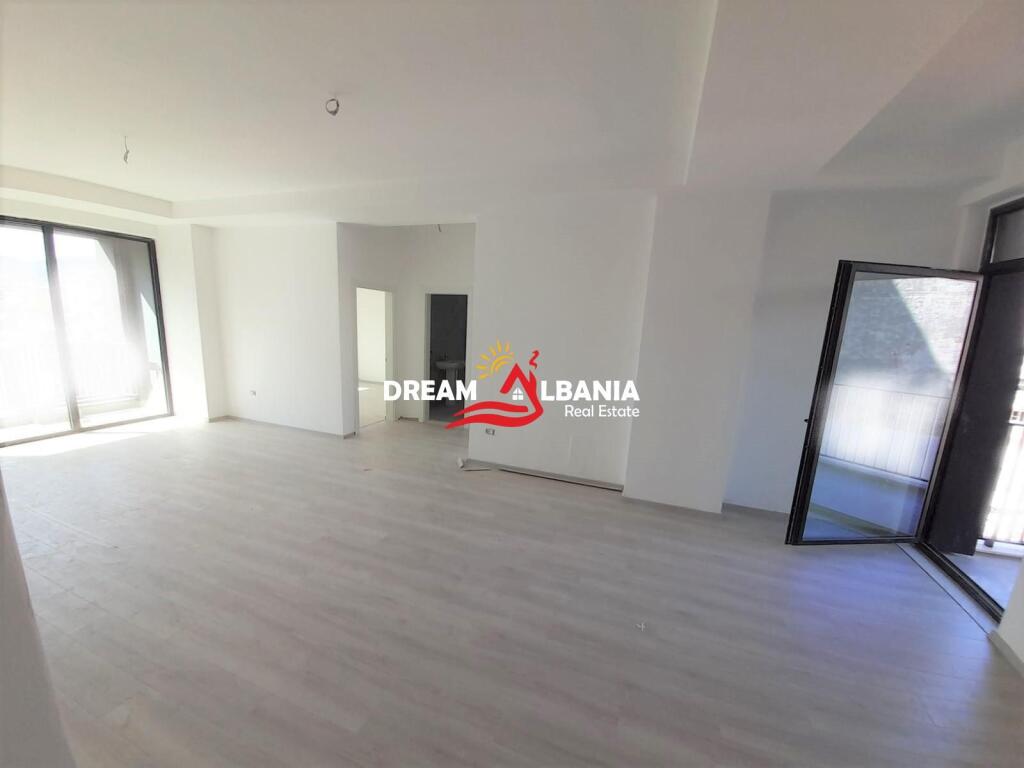 Jepet me qera ambient zyre ne Myslym Shyri prane Someg (ID 4261867)