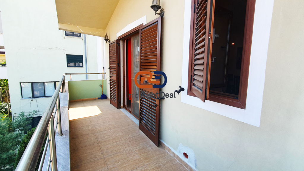 Te Kodra E Diellit,Shitet Vile Kater Kateshe Me Lokacion Perfekt!!