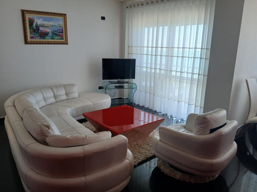 🏡 Jepet me qira afatgjatë apartament 1+1 – Vijë e Parë, Shkëmbi i Kavajës