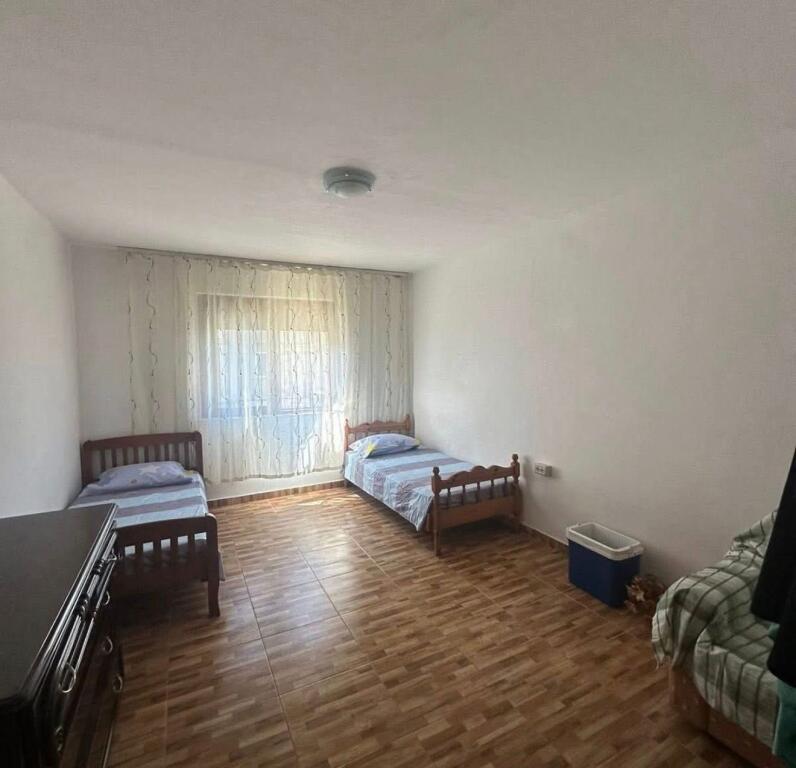 FOR SALE APT 2+1 OLD BUILDING BEHIND KASTRATI NEAR QEMAL MICI SCHOOL