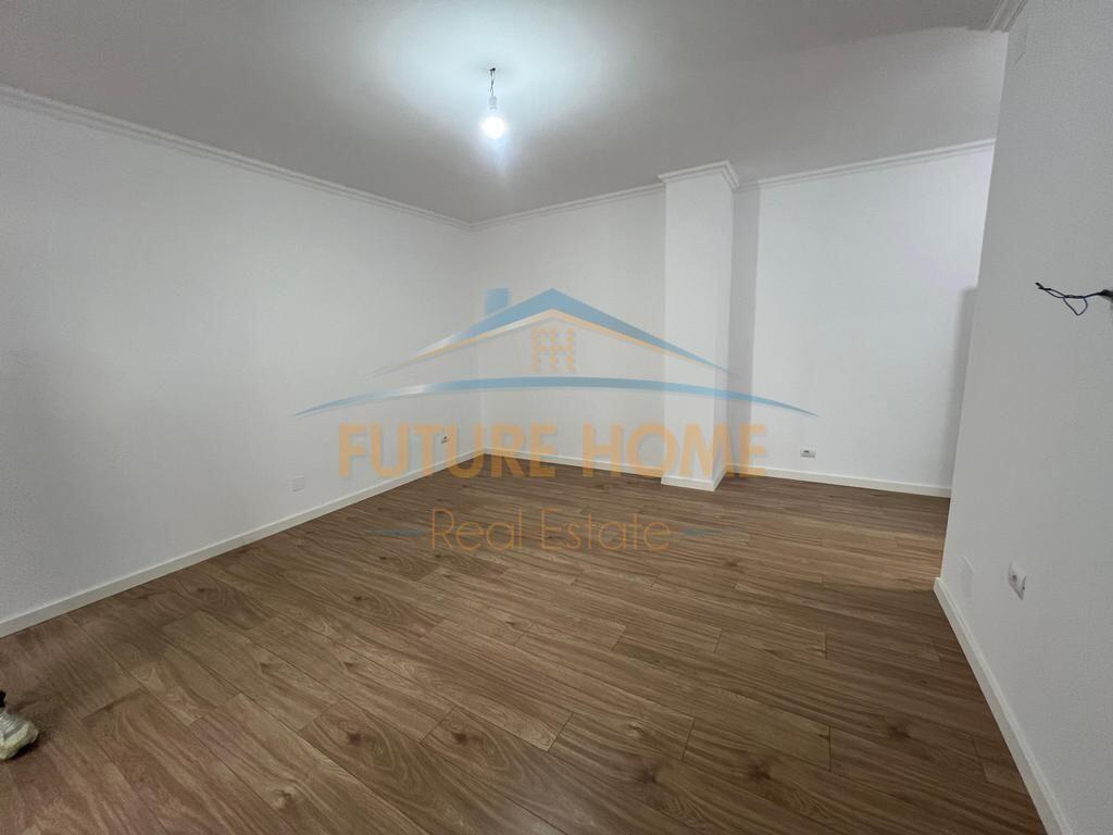 Shitet, Apartament 2+1+2, Rruga e Bogdaneve
