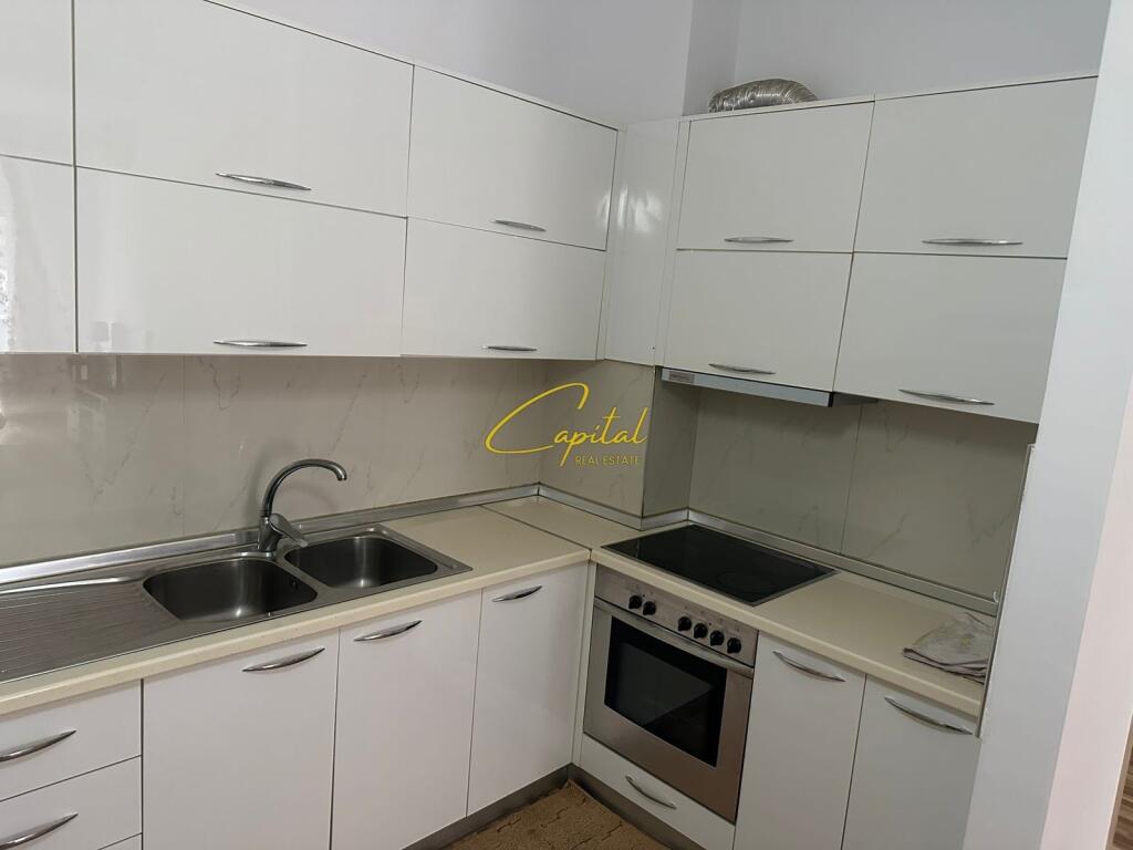 APARTAMENT ME QERA 1+1 KOMPLEKSI GOLDEN PARK 50.000 LEKE