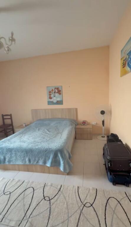 Jepet me qera Apartamenti 3+1 , Ali Demi , prane sophie caffe  500 mije leke