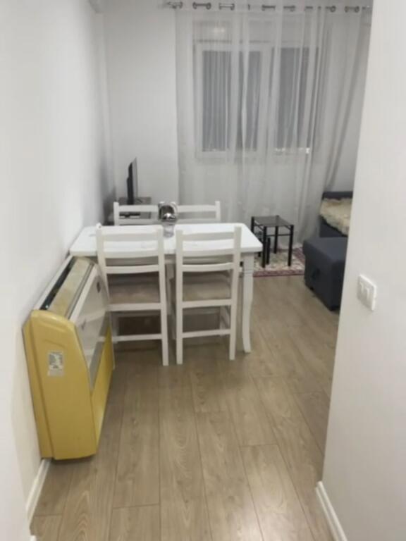 Jepet apartament me qira 1+1 Liqeni i Thate