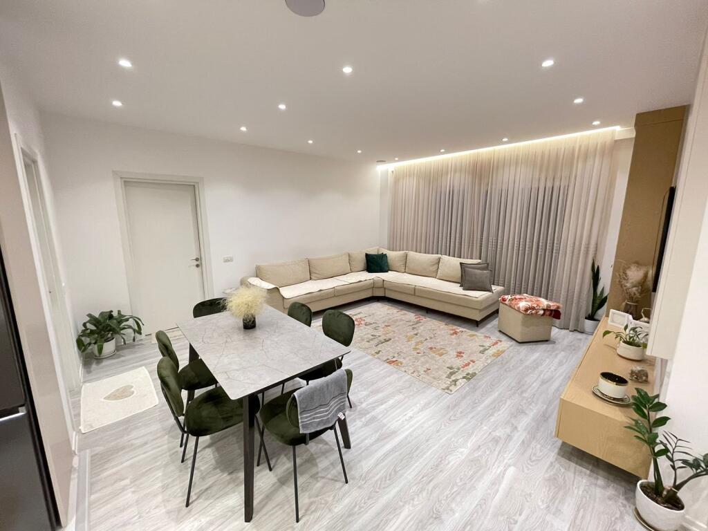 Apartament me qera 2+1+2 Vila Gold