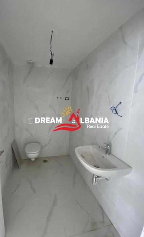 Jepet ambjent biznesi me verande per qera tek rruga e Dibres, prane kompleksit Arlis (ID 4271803)