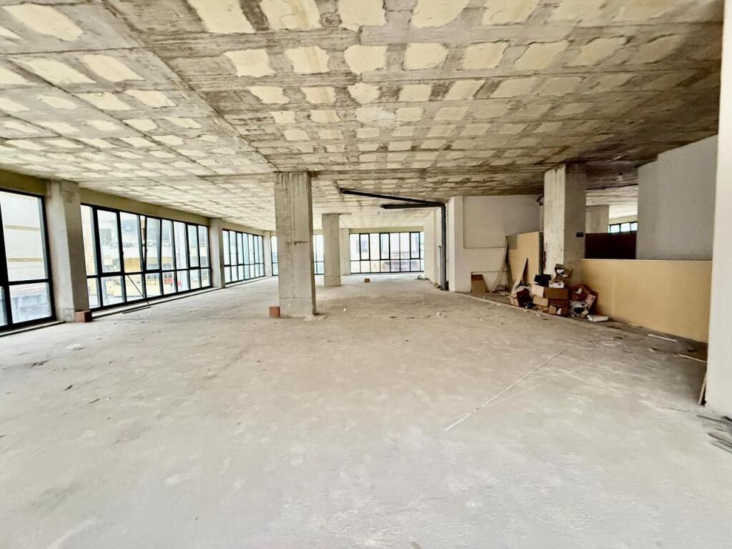 Shitet ose jepet per qira ambjent biznesi ne Qender te Kamzes