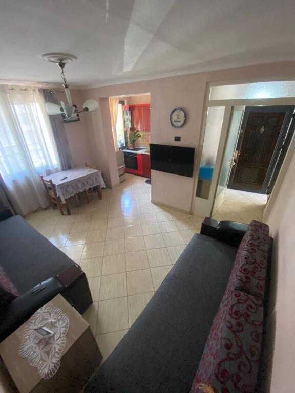 Shitet apartament 1+1 afer Shkolles “Bajram Curri”, Tiranë