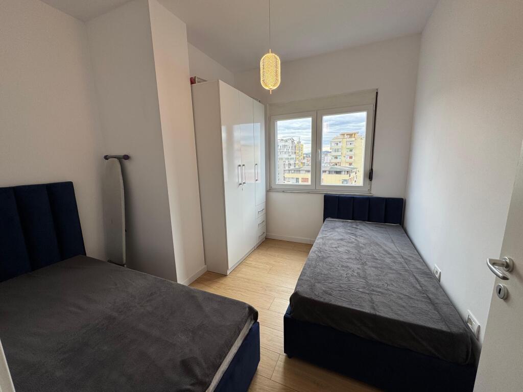 Shitet Apartament 2+1