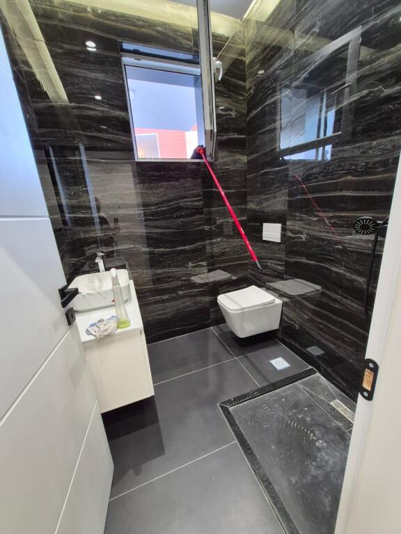 🏡 Apartament me Qira – 1+1, Rruga e Elbasanit