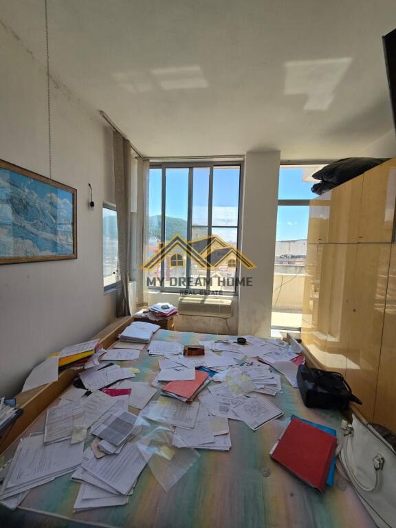 SHITET APARTAMENT 2+1+2+VERAND ME PISHIN TEK SHKEMBI I KAVAJES!!