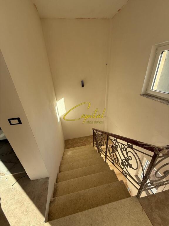 VILE PRIVATE ME QERA 340 M2 21 DHJETORI 200.000 LEKE