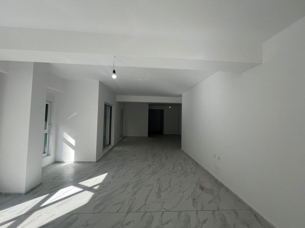 Dyqan per qira tek residenca Kaimi