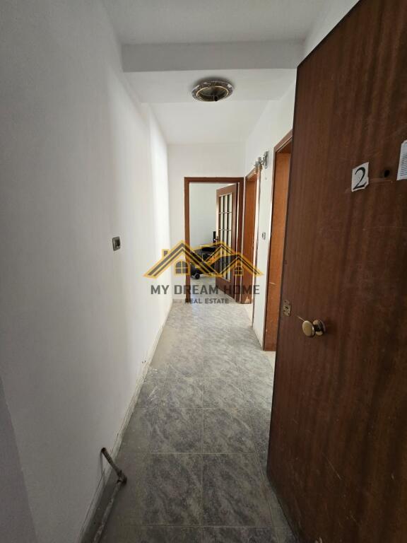 SHITEN 2 APARTAMENTE 2+1+ 200m2 VERAND AFER SHKOLLES 2 GJELAT DURRES!