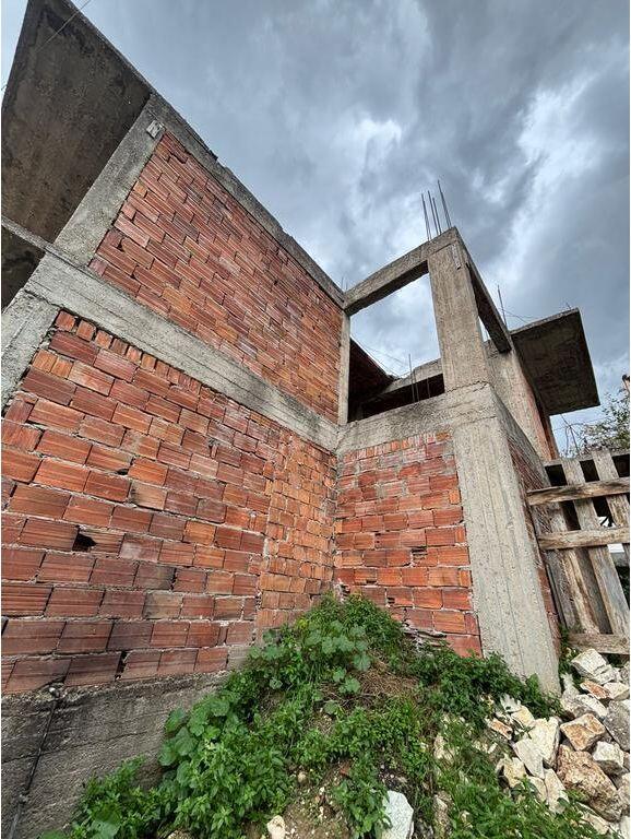 SHITET GODINE BANIMI 3-KATESHE(e pa perfunduar) ,NE LAGJEN "HAJRO ÇAKERRI"!
