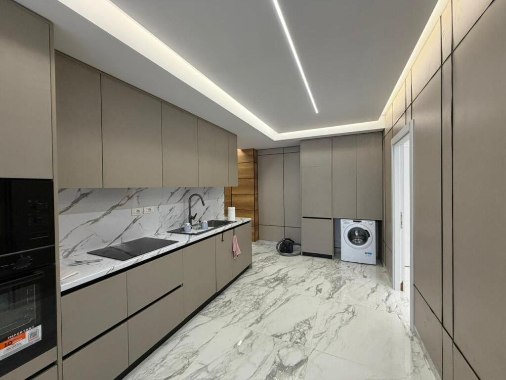 Shitet Apartament 2+1