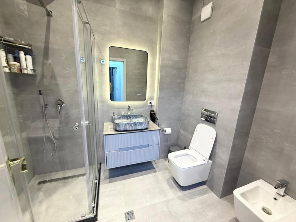 Jepet me qera super apartament 2+1+2 ne Fresk