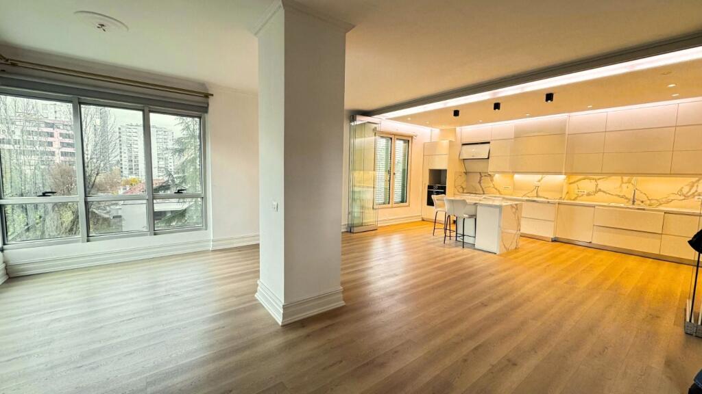  Zyrë Premium në Bulevardin “Dëshmorët e Kombit”