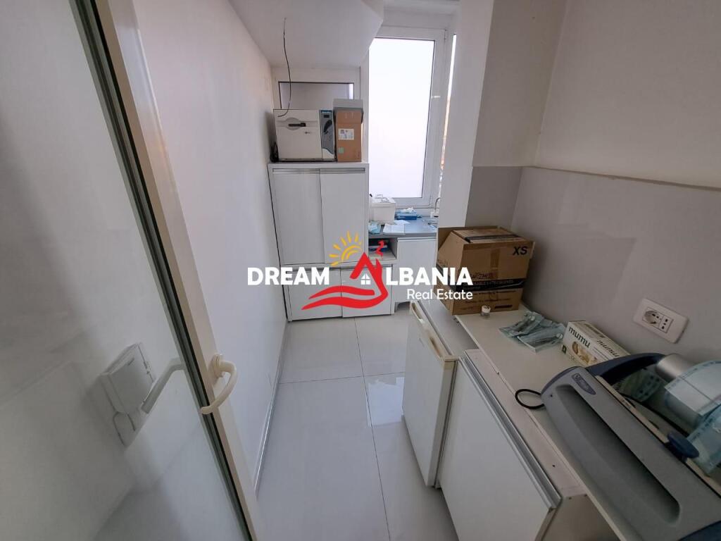 Clinica Dentale in Vendita a Don Bosko, vicino all'Incrocio (ID 4161110)