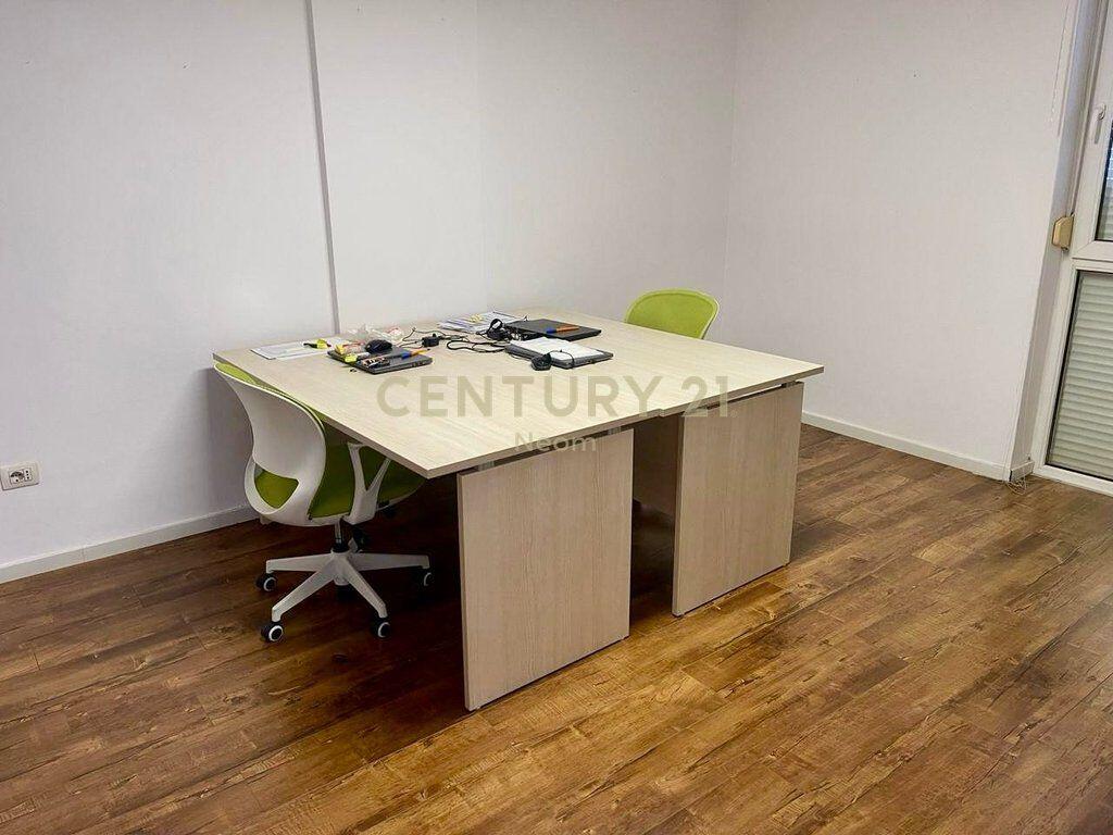 Zyrë moderne me qira – 125 m², me post parkimi, pranë Liceut Artistik