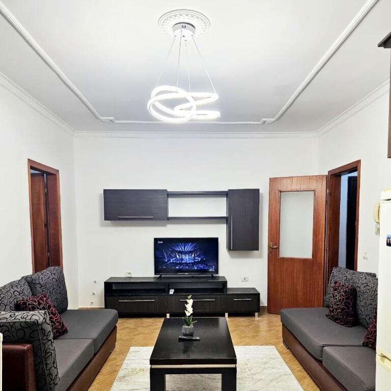 📍 Jepet me qira apartament 2+1+2 – Fresk, pranë Restorant Deliut (Rruga e Teleferikut)