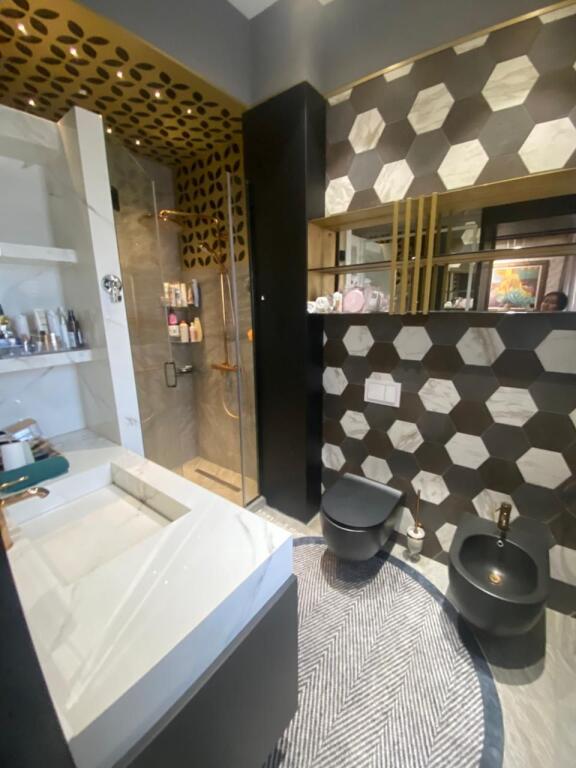 Jepet me qera Penthouse 3+2+parking liqeni That 1699 eu