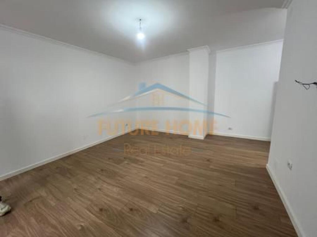 Shitet, Apartament 2+1+2, Rruga e Bogdaneve