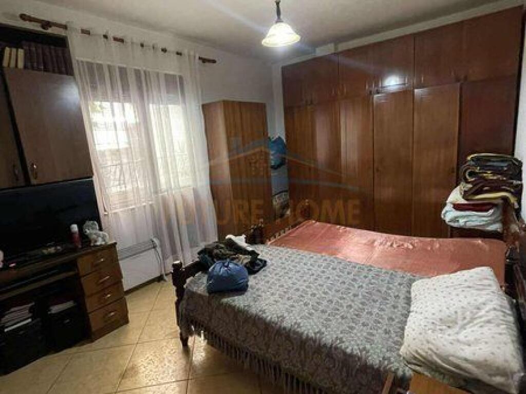 Shitet, Apartament 2+1, Komuna e Parisit.