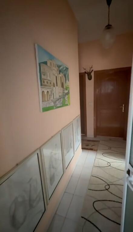 Jepet me qera Apartamenti 3+1 , Ali Demi , prane sophie caffe  500 mije leke