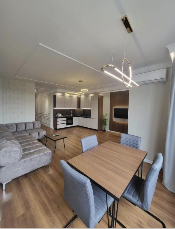 🏡 **Jepet me qira Apartament 2+1 – Ish Ekspozita, pranë Stadiumit Dinamo**