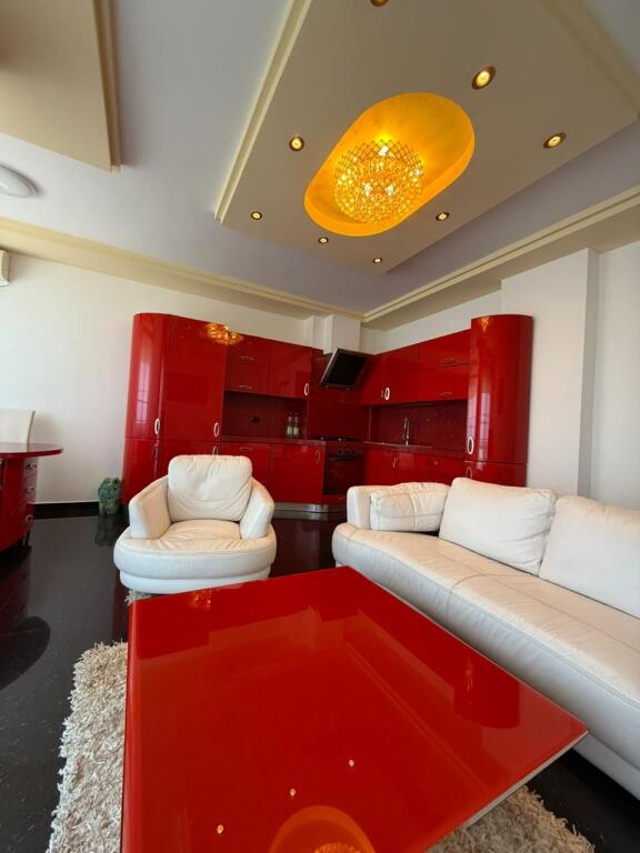 🏡 Jepet me qira afatgjatë apartament 1+1 – Vijë e Parë, Shkëmbi i Kavajës