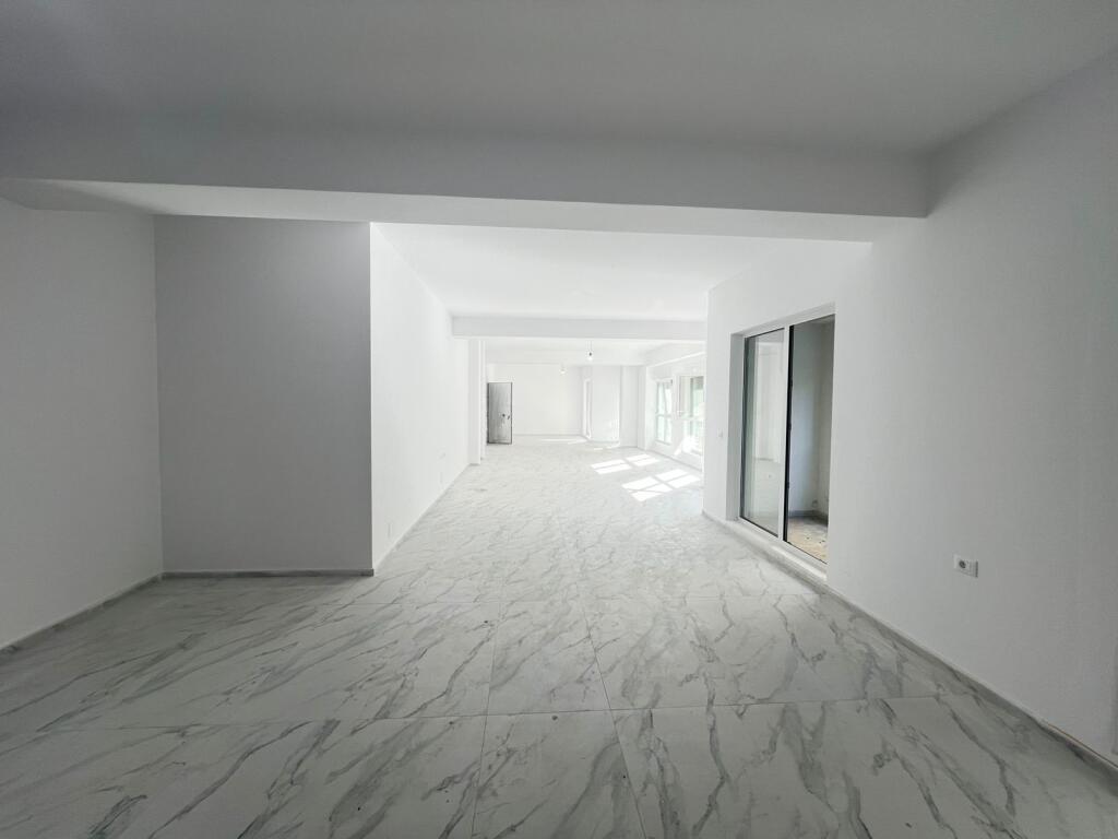 Dyqan per qira tek residenca Kaimi