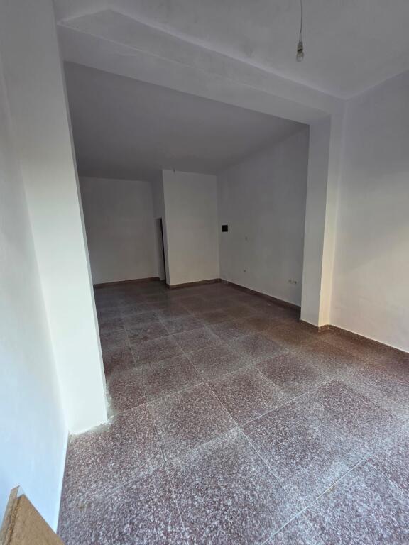 SHITET AMBJENT BIZNESI , ( NJESI)  PLAZH , DURRES