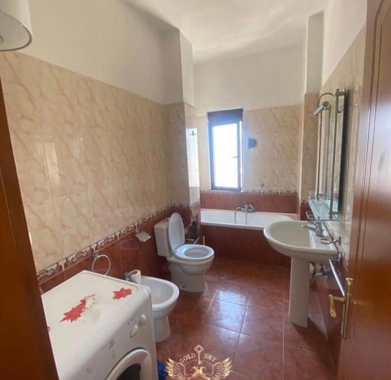 APPARTAMENTO IN AFFITTO 2+1+2 con balcone  💰 Prezzo: 300€ / Mese netto📍 Posizione: Mercato Frutta e Verdura Durazzo