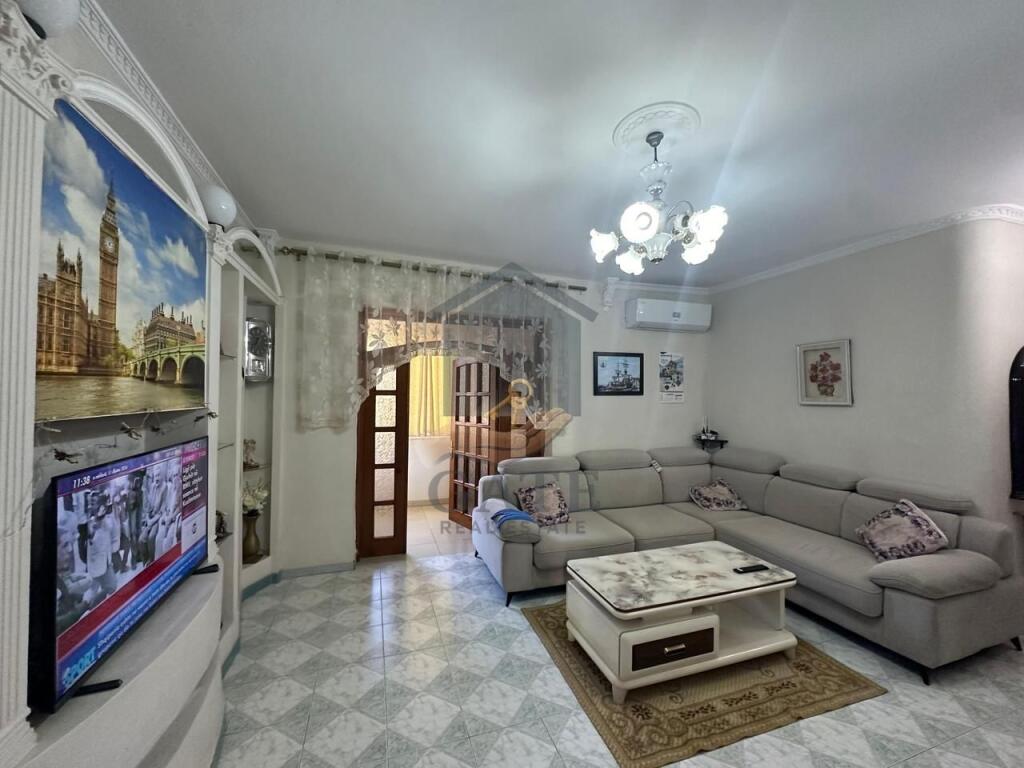 Shitet, Apartament 2+1,tek Shkolla "Qemal Mici" , Durres!